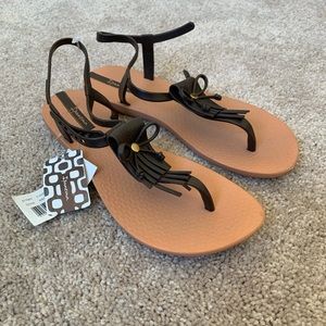 Woman’s Ipamema Black Sandals
